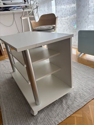 Mesita TV con ruedas