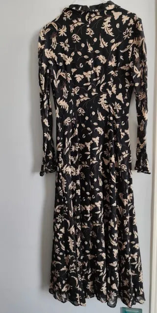 Vestido floral negro y beige,Zara