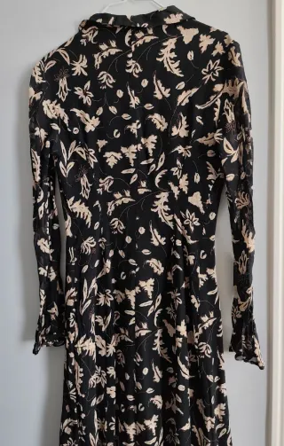 Vestido floral negro y beige,Zara