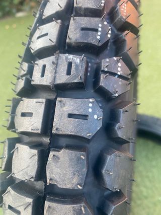 Neumáticos nuevos. De serie Rieju 307 + 2 Camaras