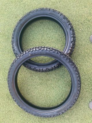 Neumáticos nuevos. De serie Rieju 307 + 2 Camaras