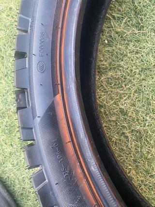 Neumáticos nuevos. De serie Rieju 307 + 2 Camaras