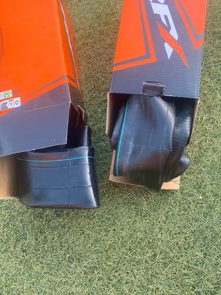 Neumáticos nuevos. De serie Rieju 307 + 2 Camaras