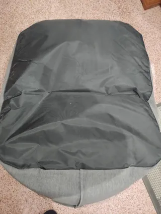 Puff con respaldo gris para interior o exterior