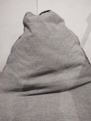 Puff con respaldo gris para interior o exterior