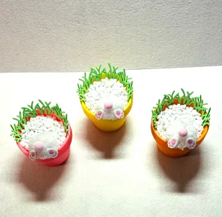 Vasetti con coniglietti pasquali