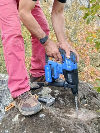 Taladro percutor inalámbrico PRAWLPLUG 18V