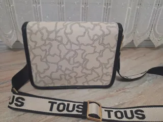 Bolso bandolera. Está prácticamente nuevo.