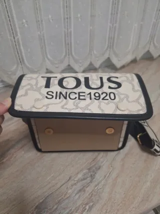 Bolso bandolera. Está prácticamente nuevo.