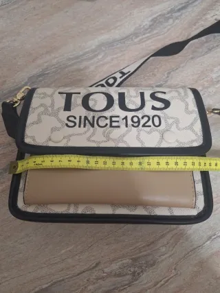 Bolso bandolera. Está prácticamente nuevo.