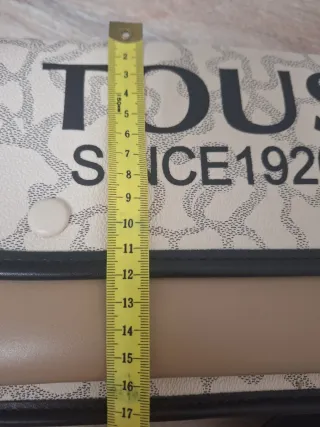 Bolso bandolera. Está prácticamente nuevo.