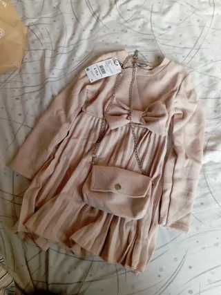 Completo bambina rosa con fiocco. Età: 3/4 anni.