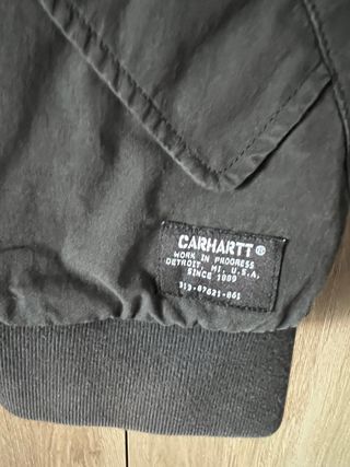 Cazadora bomber Carhartt negra