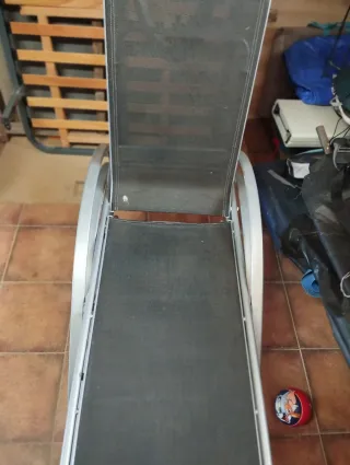 Tumbona de jardín metálica y de tela