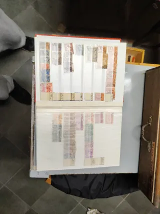 Volume francobolli Perù