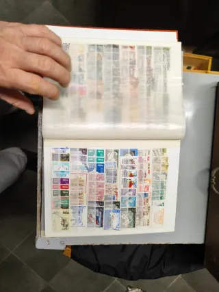 Volume francobolli Perù