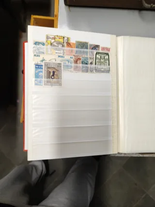 Volume francobolli Perù