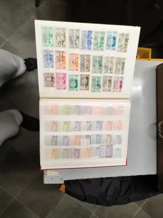 Volume francobolli Perù