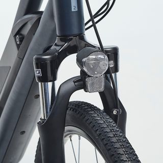 Bicicleta eléctrica trekking cuadro bajo Riverside 100 E