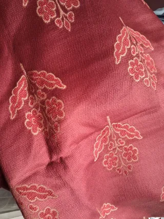 Copritavolo bordeaux 135x240 cm con fiori