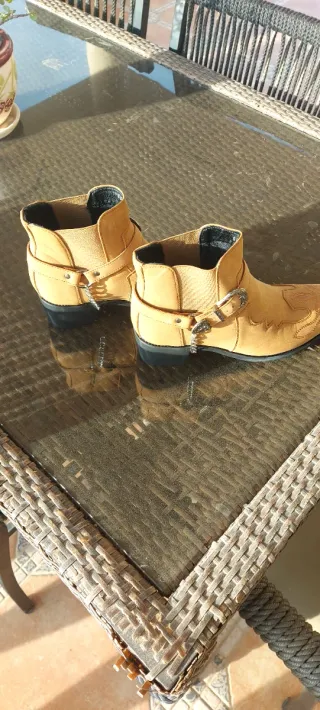 Botines hombre beige/marrón con cadena