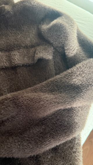 Cazadora efecto pelo marrón topo