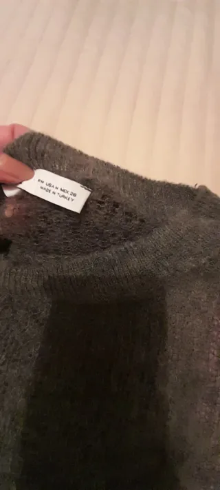 Camiseta punto abierto gris. Calada.