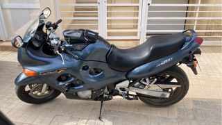 Suzuki GSXF 750 Gris
