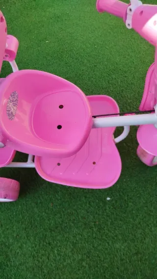 Triciclo niña rosa con sombrilla