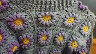 Cárdigan tejido a mano con flores