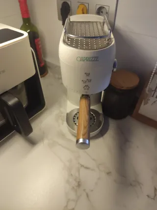 Cafetera Caprizze Semiautomática Blanca