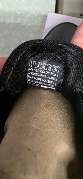 Zapatillas Skechers Negras y Plateadas