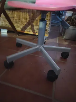 Silla de estudio rosa con ruedas
