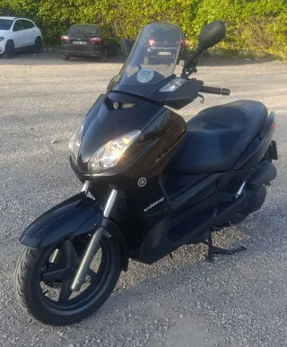 Yamaha Xmax 125 Negra ALQUILER