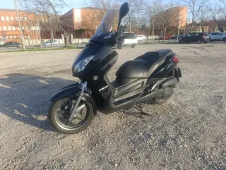 Yamaha Xmax 125 Negra ALQUILER