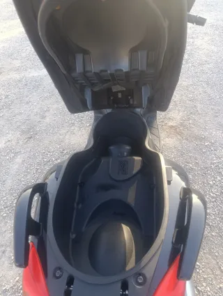 Yamaha Xmax 125 Negra ALQUILER