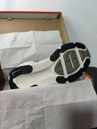 Nike color beige blanco talla 39