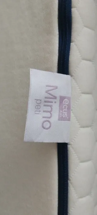 Cuna de ratán/mimbre con ruedas + colchón nuevo
