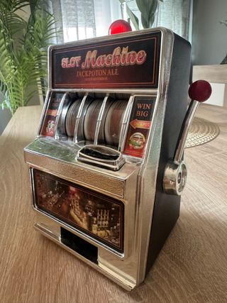 Máquina tragaperras decorativa.. hucha