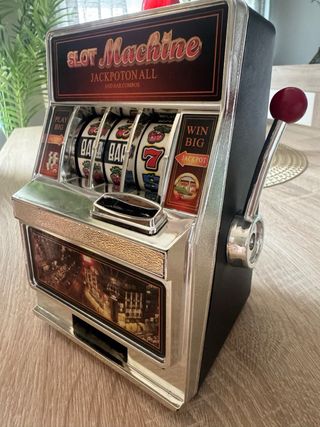 Máquina tragaperras decorativa.. hucha