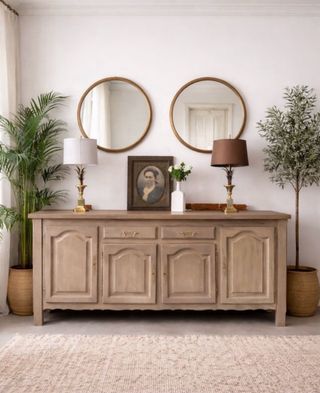 Gran aparador de madera maciza