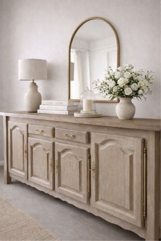 Gran aparador de madera maciza
