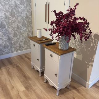 Mesitas de noche de madera restauradas