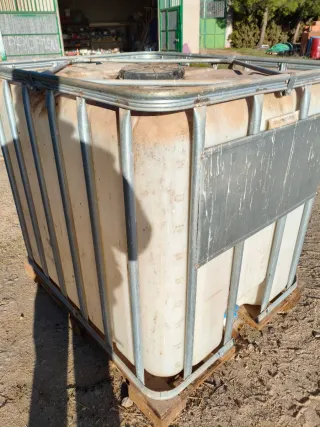 Depósito agua 1000L con grifo