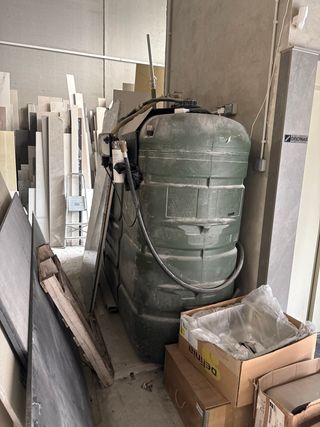 Deposito 2000L con bomba y medidor