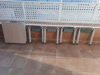 Mesa plegable camping y 4 taburetes