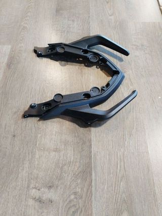 ASIDERO BMW F900R/F900XR NEGRO K83,K84 8409642