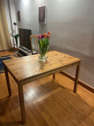Mesa de comedor rústica de madera