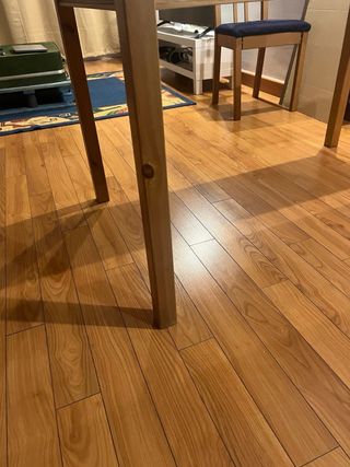 Mesa de comedor rústica de madera