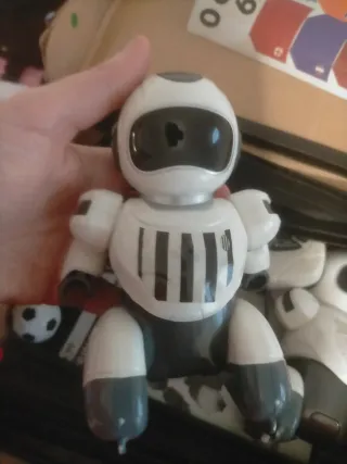 Robot Futbol Juguetronica con 2 Mandos